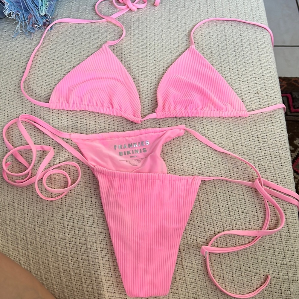 Hot 🔥 pink Frankie’s bikini